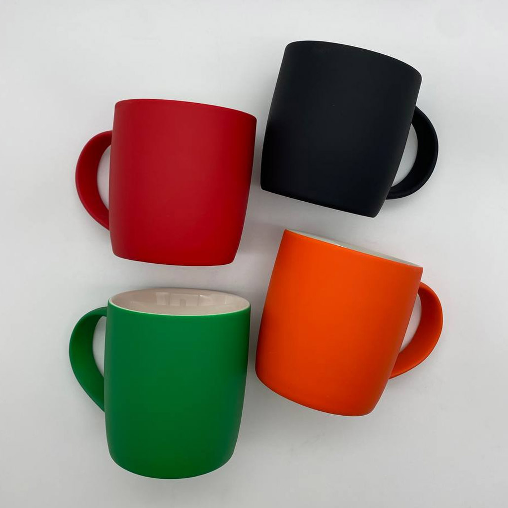 Mug en céramique coloré avec logo Casablanca